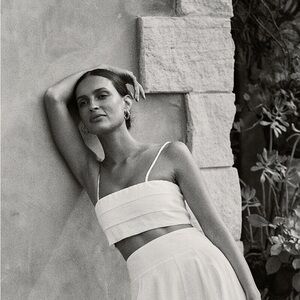 Dissh aisle white linen pleated crop top